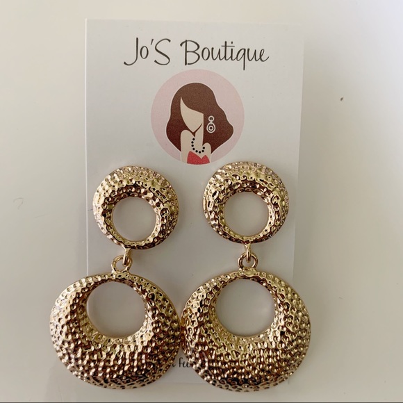Jewelry - Modern studs gold earrings